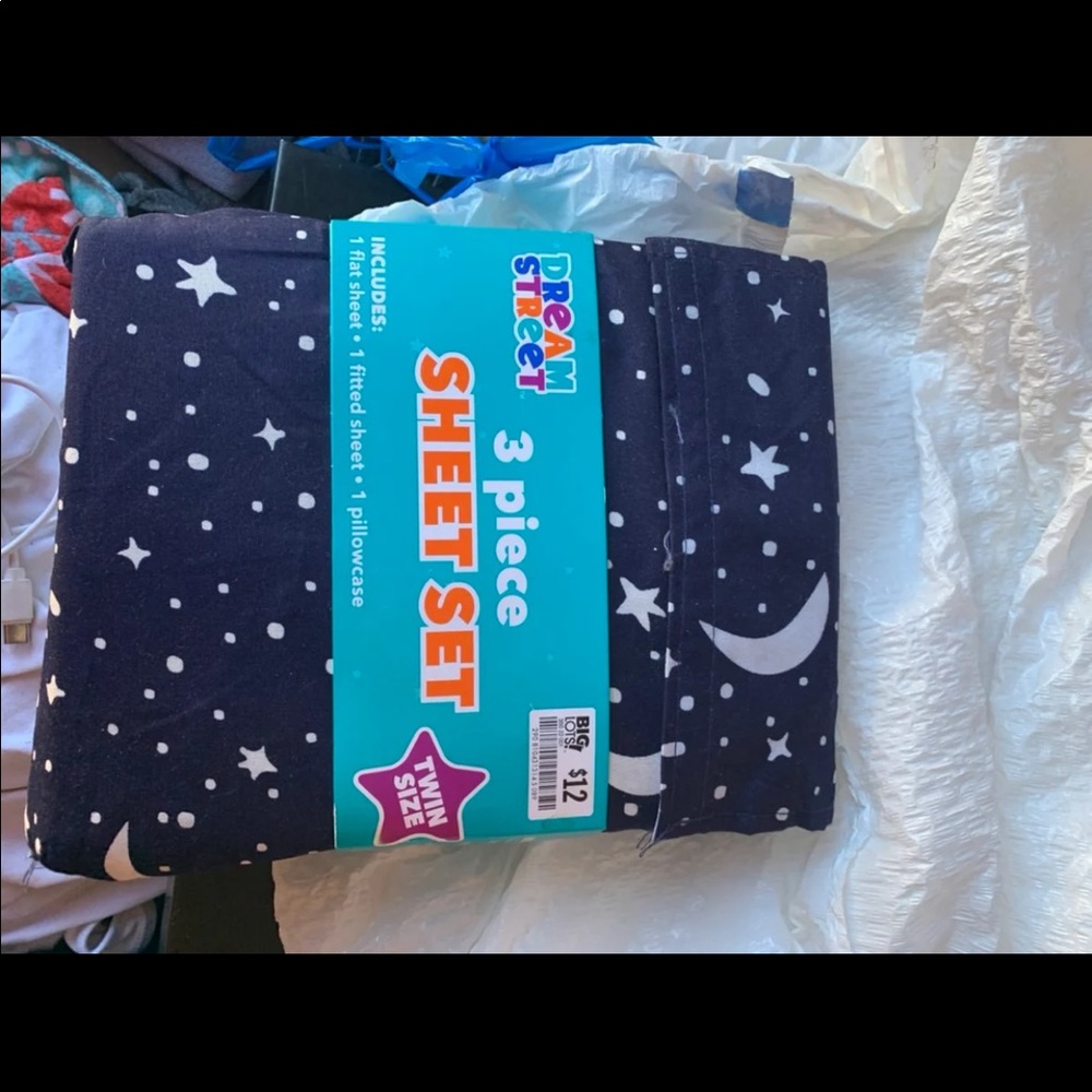 Twin sheet set